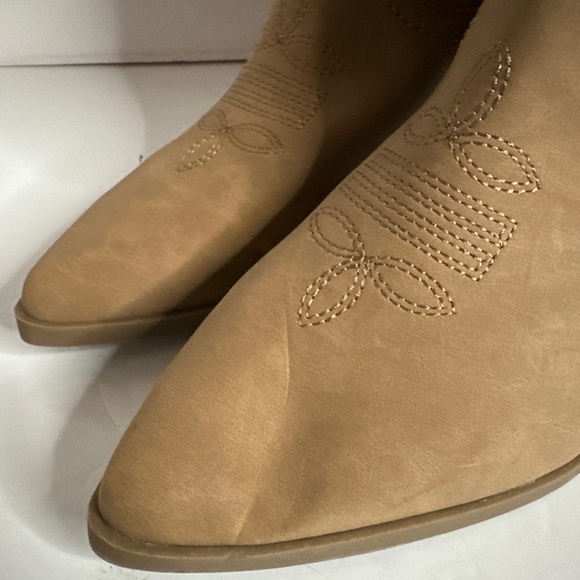 Dolce Vita Koolson Western Booties Size 8.5  never worn - Picture 3 of 9
